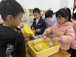 2023.4.14【生活燕幼·教研组动态】燕幼中心园：趣探科学，互促成长---科学教研组公开课活动_html_m761d978d.jpg
