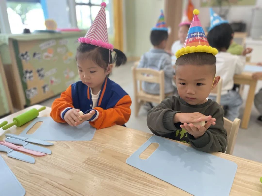20230509【生活燕幼·园区动态】燕鸣苑分园：小小时光，岁岁成长——记五月“小桃子”集体生日会_html_343764d2.jpg
