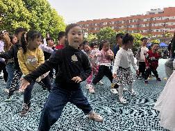 【生活燕幼·年级组动态】燕幼中心园：“快乐体智能，健康好体魄”---中班年级组社区活动_html_m3961dee9.jpg