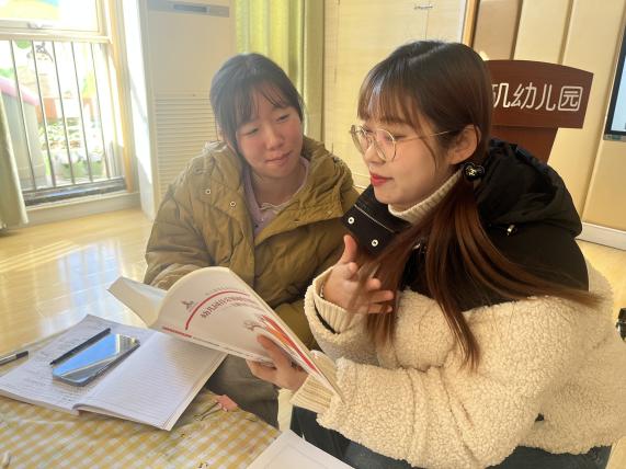 20231222【生活燕幼·教研组动态】下庙分园：“以书慧心，“乐”见成长”——音乐组共读活动_html_m46ca07be.jpg