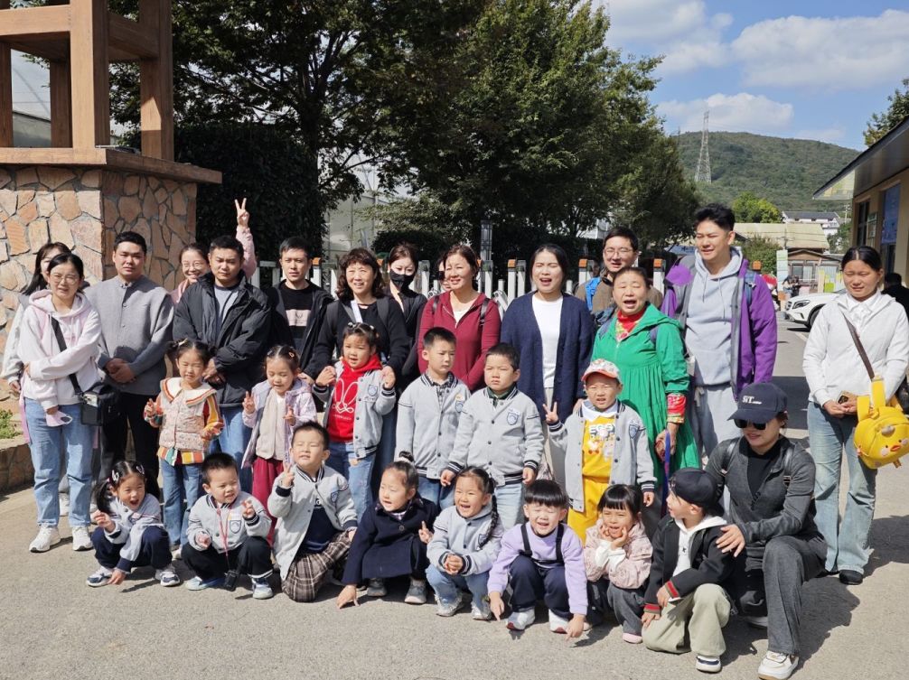 【生活燕幼&middot;园区动态】下庙分园：大手牵小手，一起“趣”秋游——亲子秋游活动_html_m3a63718b.jpg