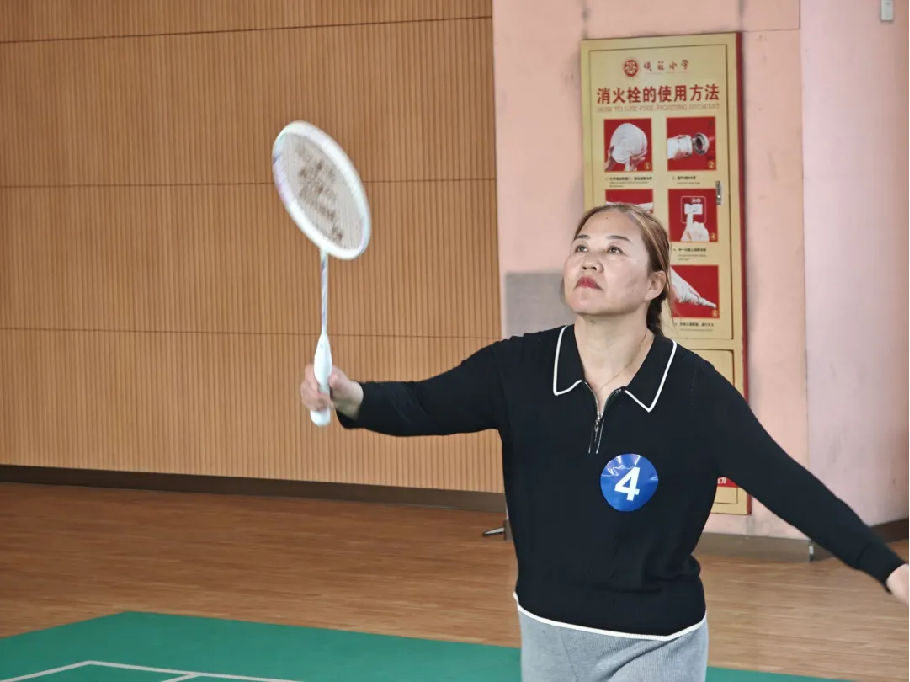 20251124【生活燕幼·园区动态】新城分园:“羽” 你同行展风采 师德铸魂暖初冬 —— 教职工羽毛球趣味赛_html_mafd9a0c.png