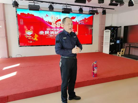 20241107【生活燕幼·安全第一】燕鸣苑分园：“消防在‘童’心，安全护‘童’行”——幼儿园消防安全培训及疏散演练_html_m5df5d1ea.jpg