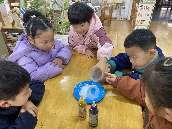 20241122【生活燕幼·园区动态】中心园：“小雪至，寒冬始”——小雪节气活动_html_m8a1cdac.jpg