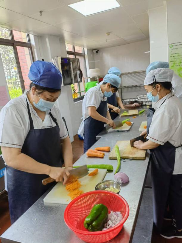 20220601新城食堂比拼_html_6c45580b.jpg