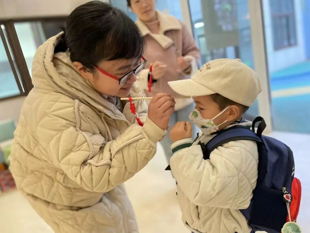 20230206【生活燕幼&middot;园区动态】燕鸣苑分园：“春暖花开 萌兔归来”——新学期开学记_html_m4796b3da.jpg