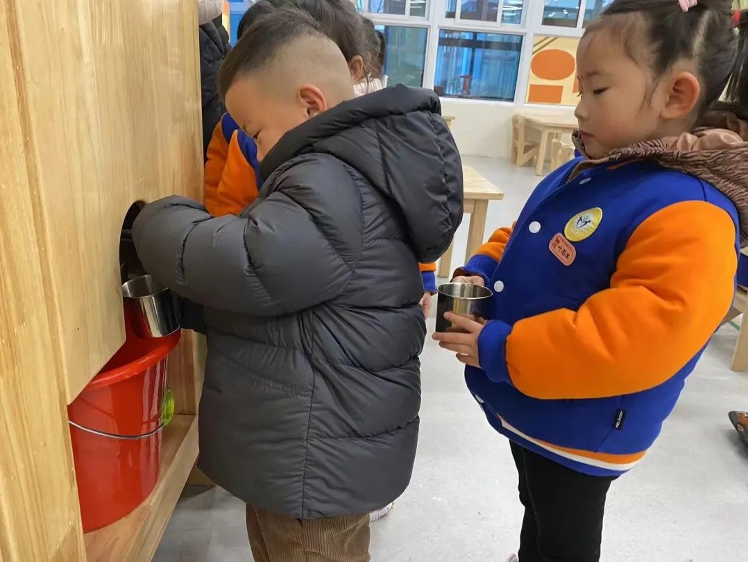20230206【生活燕幼&middot;园区动态】燕鸣苑分园：“春暖花开 萌兔归来”——新学期开学记_html_m441172e4.jpg