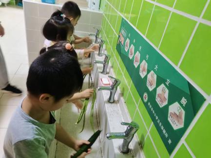 【生活燕幼·年级组动态】下庙分园：“大带小，乐成长”——小班幼儿成长纪实_html_120c2cc9.jpg