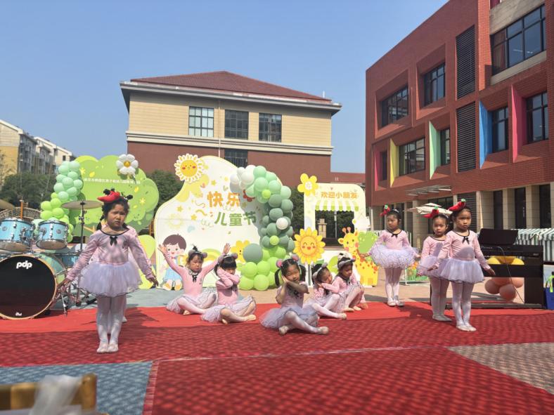 20250530【生活燕幼·园区动态】新城分园：新城分园：“粽”享端午 童趣六一——小班年级组端午六一同庆活动_html_m8851042.jpg