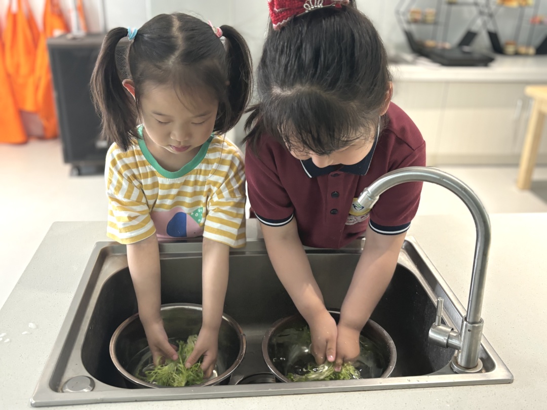 20240520 【生活燕幼·园区动态】“夏意芬芳，幸福满满”——舌尖上的节气之小满_html_m5a1ef380.jpg