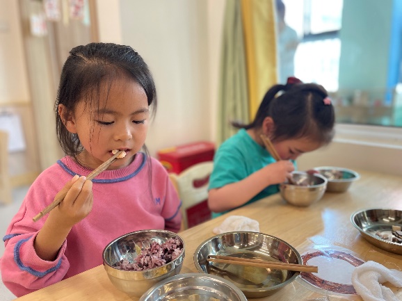 20240517  【生活燕幼·园区动态】美好“食”光，“研”之有道——自主进餐系列教研_html_55d6ed0c.jpg