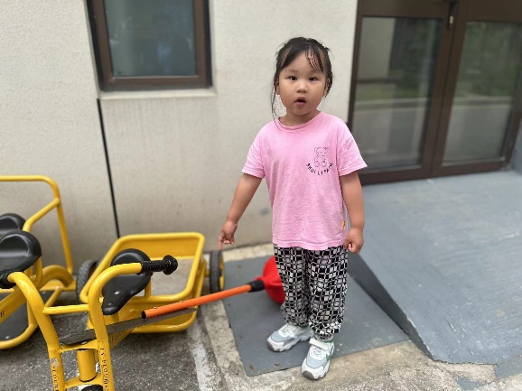 20240620  【生活燕幼·园区动态】安全问题我来查——小桃子巡园活动_html_57783543.jpg