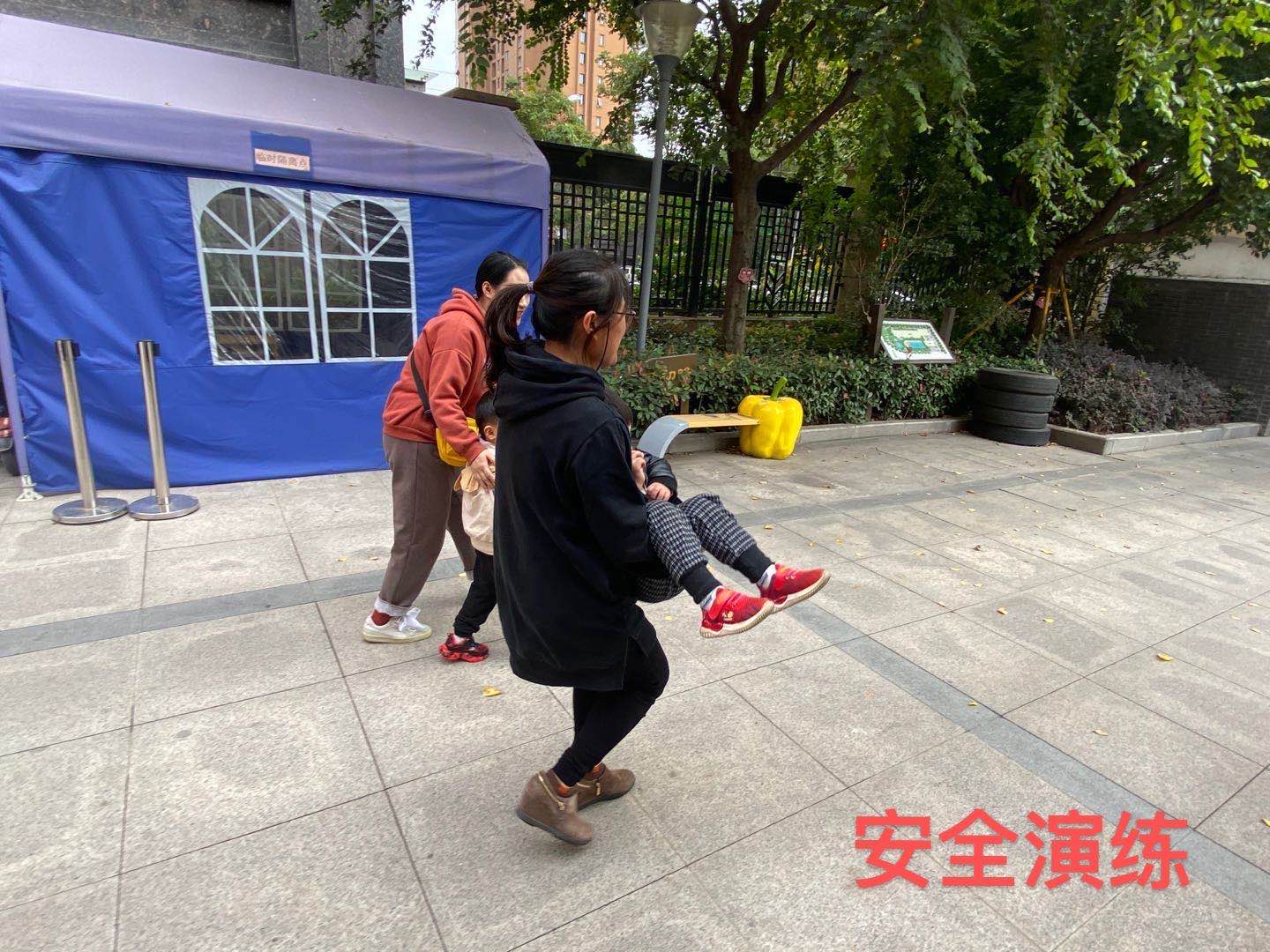 安全第一111111111111111_html_5e75b31a.jpg