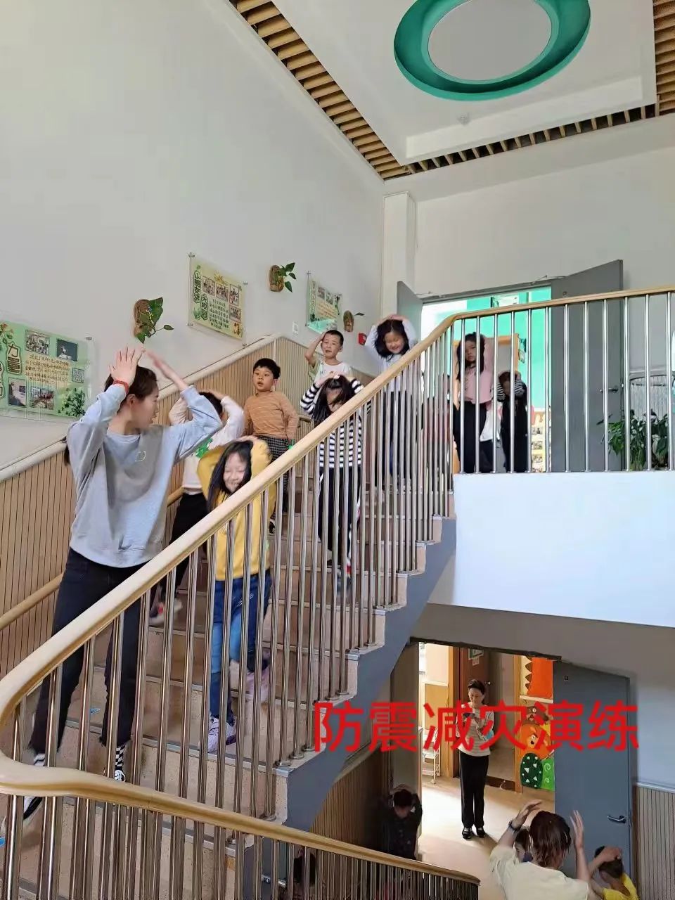 20220513【安全第一】下庙园区：“防震减灾，安全常在”——防震减灾演练活动_html_m6a0caa6e.jpg