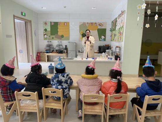 20230303【生活燕幼·园区动态】燕鸣苑分园：烂漫春日 邂逅成长——记三月“小桃子”集体生日会_html_79e6e6df.jpg