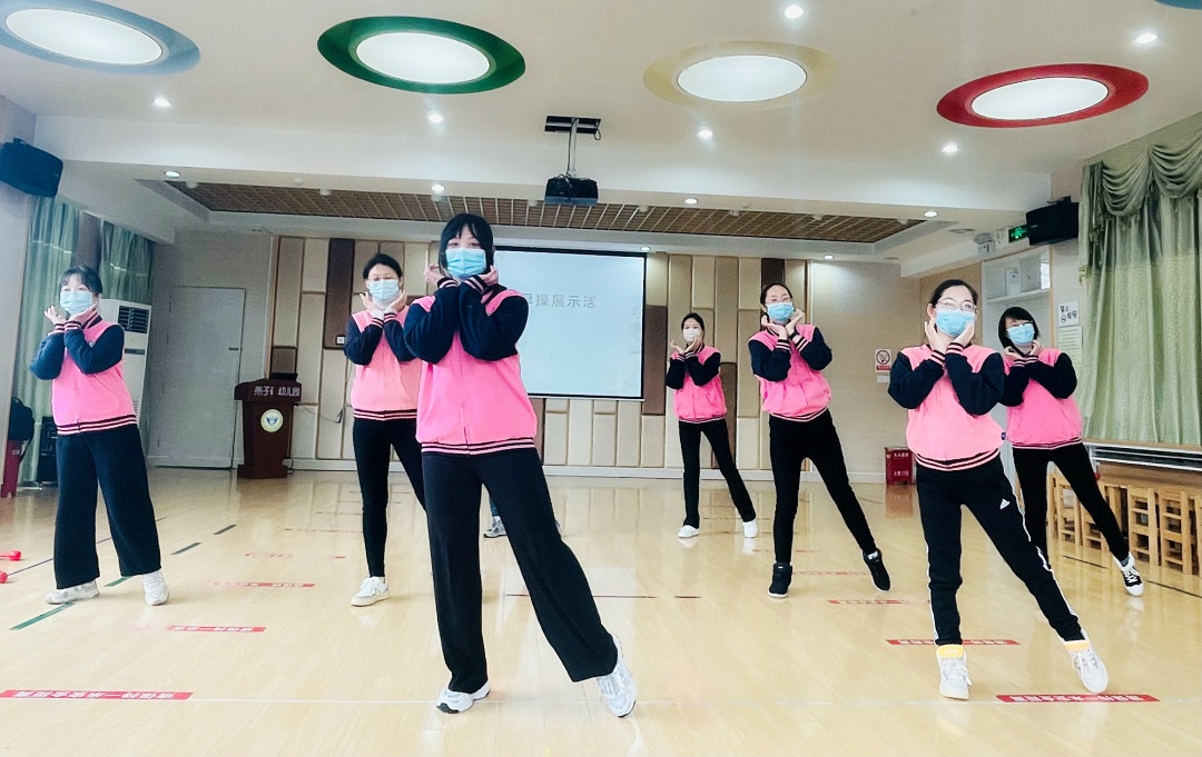 20230210【生活燕幼·园区动态】下庙分园：“优化细节，趣玩早操”_html_2ee5c021.jpg