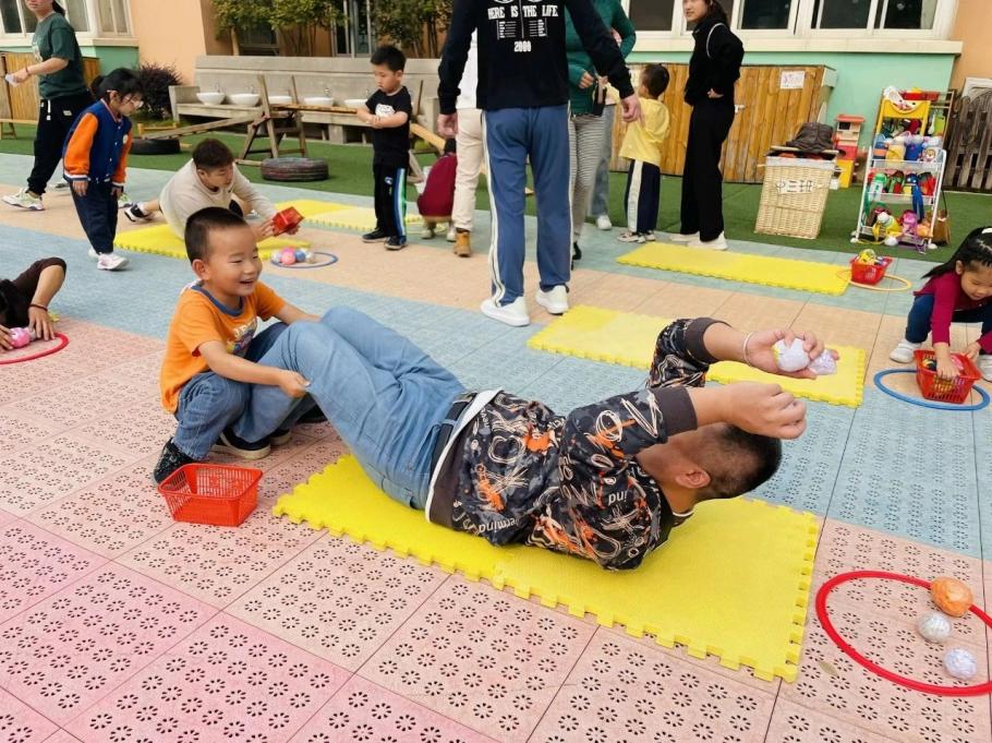 【生活燕幼·年级组动态】下庙分园：“大手牵小手，一起来运动”——中班半日开放暨亲子运动会活动_html_m53d321f1.jpg