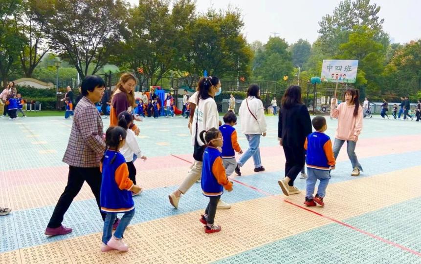 【生活燕幼·年级组动态】下庙分园：“大手牵小手，一起来运动”——中班半日开放暨亲子运动会活动_html_m3d28d52a.jpg