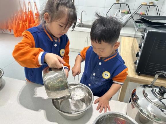20231023【生活燕幼·园区动态】燕鸣苑分园：“爱满重阳 孝润童心”——重阳节活动_html_md7e9194.jpg