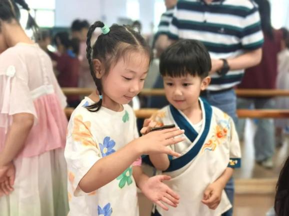 20250520【生活燕幼·园区动态】燕鸣苑分园：“毒虫”档案大揭秘——栖霞区科协大讲堂进校园活动_html_16cd5e5c.jpg