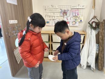 20250509【生活燕幼·园区动态】燕鸣苑分园：“‘劳’有所为 马上行‘动’”——劳动节活动_html_m123b2d08.jpg