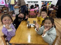 2023.3.24【生活燕幼·园区动态】燕幼中心园：春分时节到，春华春意浓——中一班春分节气活动_html_546eff62.jpg