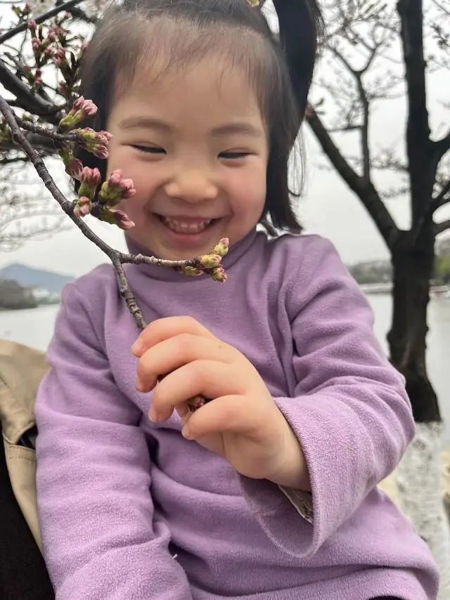 20230328【生活燕幼·园区动态】燕鸣苑分园：趣探惊蛰 万物新生——记小二班惊蛰节气活动_html_104f50c9.jpg
