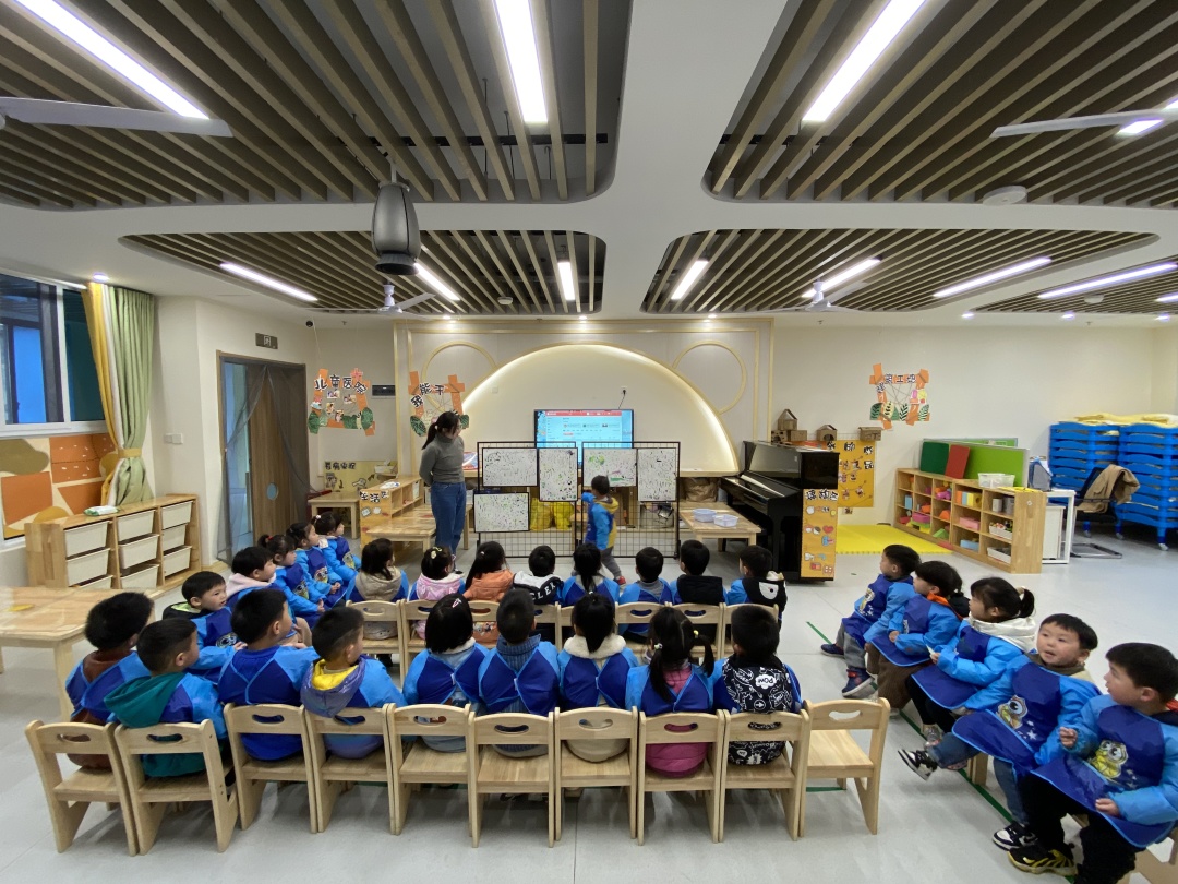 20230324【生活燕幼·教研组动态】燕鸣苑分园：绘色彩之美 研童心之趣——美术教研组集体教学观摩研讨活动_html_60a91697.jpg