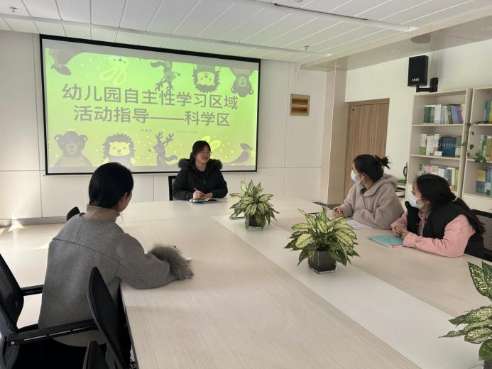 20231129【生活燕幼·教科研动态】燕鸣苑分园：赴初冬之约，享科探之乐——科学组教研活动_html_45d44d74.jpg