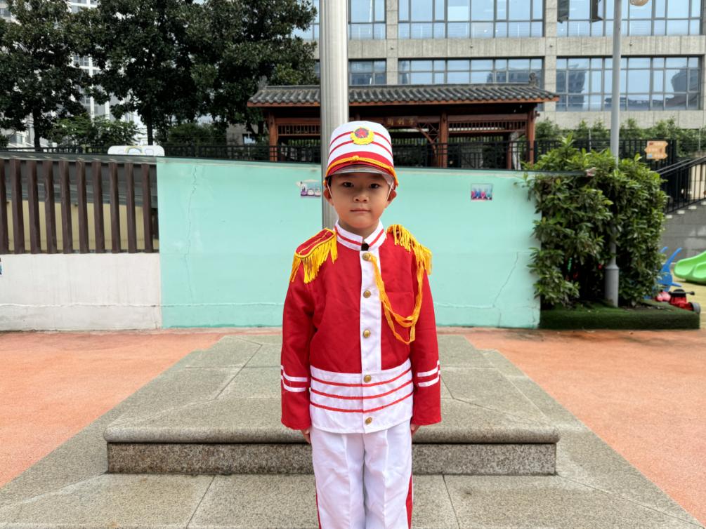 20241014【生活燕幼&middot;园区动态】新城分园——我是小小升旗手大五班升旗活动_html_m3543fdfb.jpg