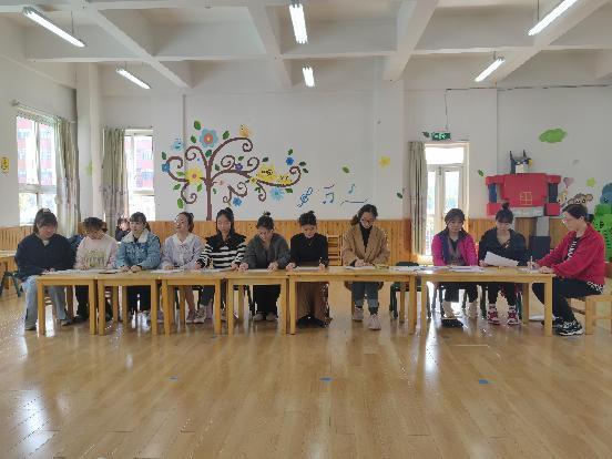 【生活燕幼·园区动态】燕幼中心园“舞韵育人  展现风采”——教师舞蹈技能评比活动_html_m10e77338.jpg