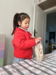 20230303燕幼中心园联合祥和雅苑社区开展“小小雷锋在行动”藏区儿童衣物募集活动_html_2751ca93.jpg