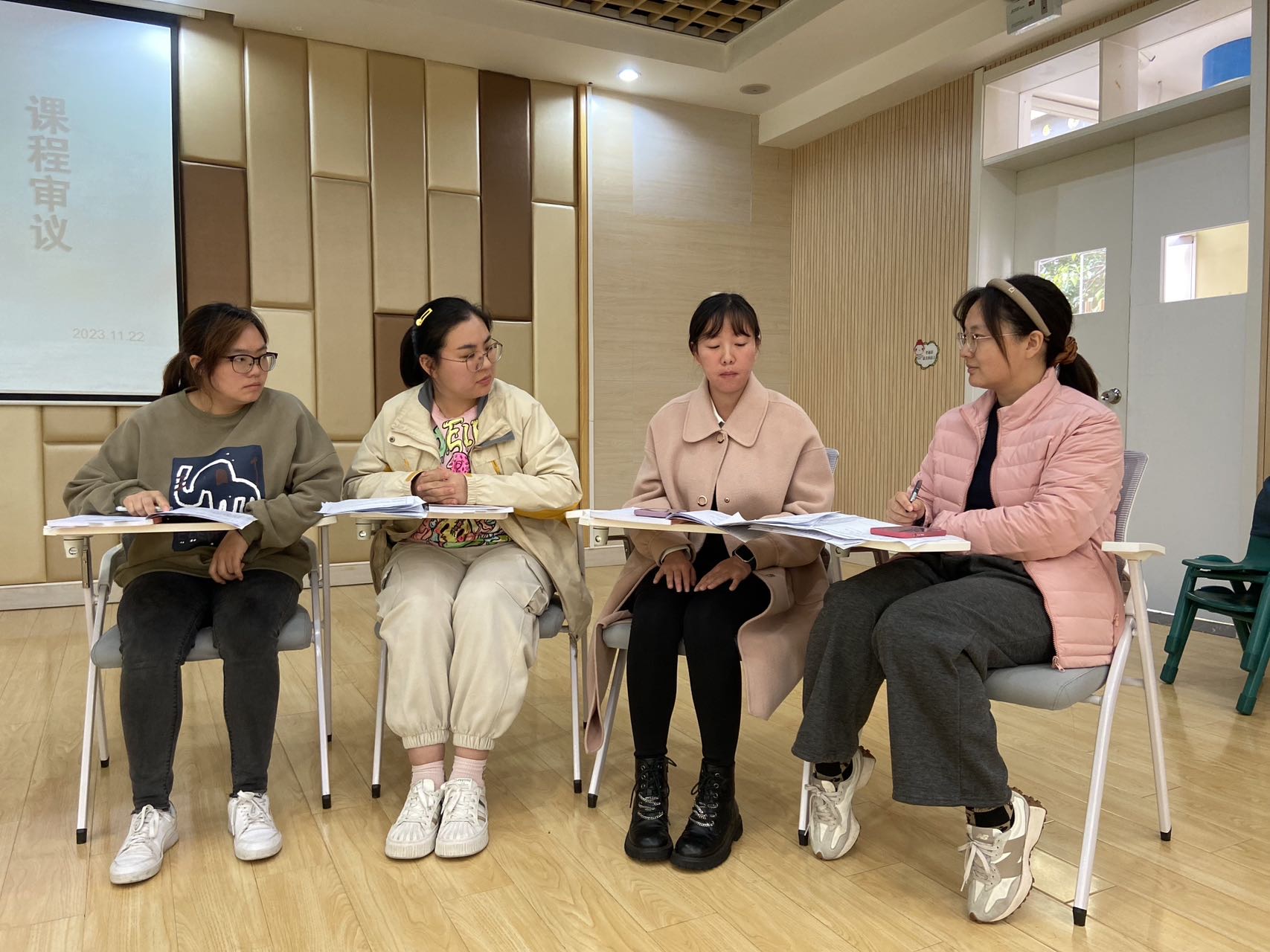 【生活燕幼·园区动态】下庙分园：“聚焦幼儿，思行审议”——小班组课程审议观摩活动_html_5c84491f.jpg