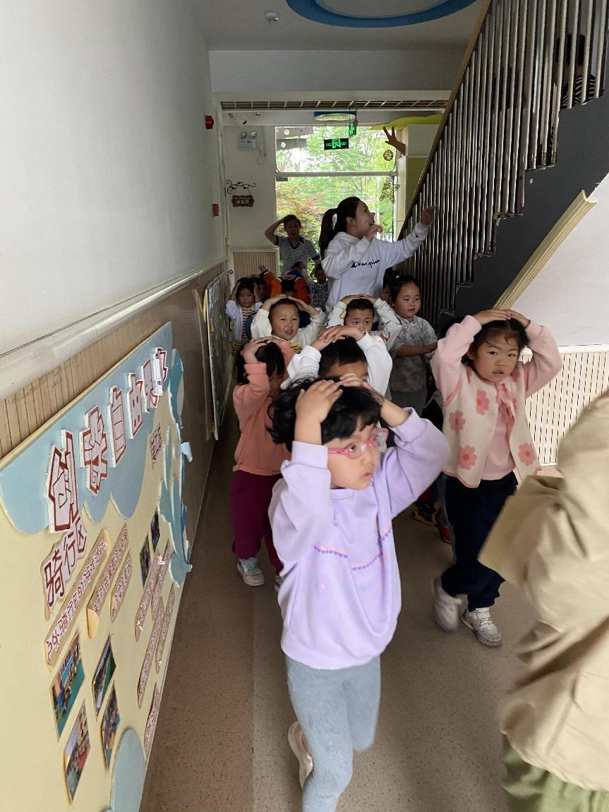 20230512【生活燕幼·安全第一】下庙分园：演练有方，临危不乱——防灾减灾主题活动_html_m62ab04f.jpg