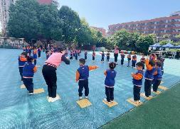 20230509【生活燕幼·园区动态】燕幼中心园：“拥抱春日 悦动成长”—班级早操评比暨体育技能比赛活动_html_4307b0e8.jpg