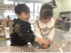 @20241220   【生活燕幼·园区动态】燕鸣苑分园：“温暖过冬至，快乐包饺子”——舌尖上的节气之冬至(2)_html_58f448e8.png