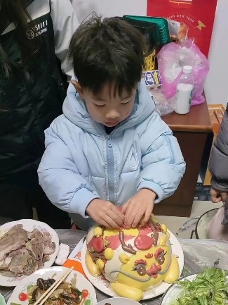 20240217  【生活燕幼】“齐乐龙龙，趣迎新年”——我的中国年主题活动_html_m6b9709a6.jpg