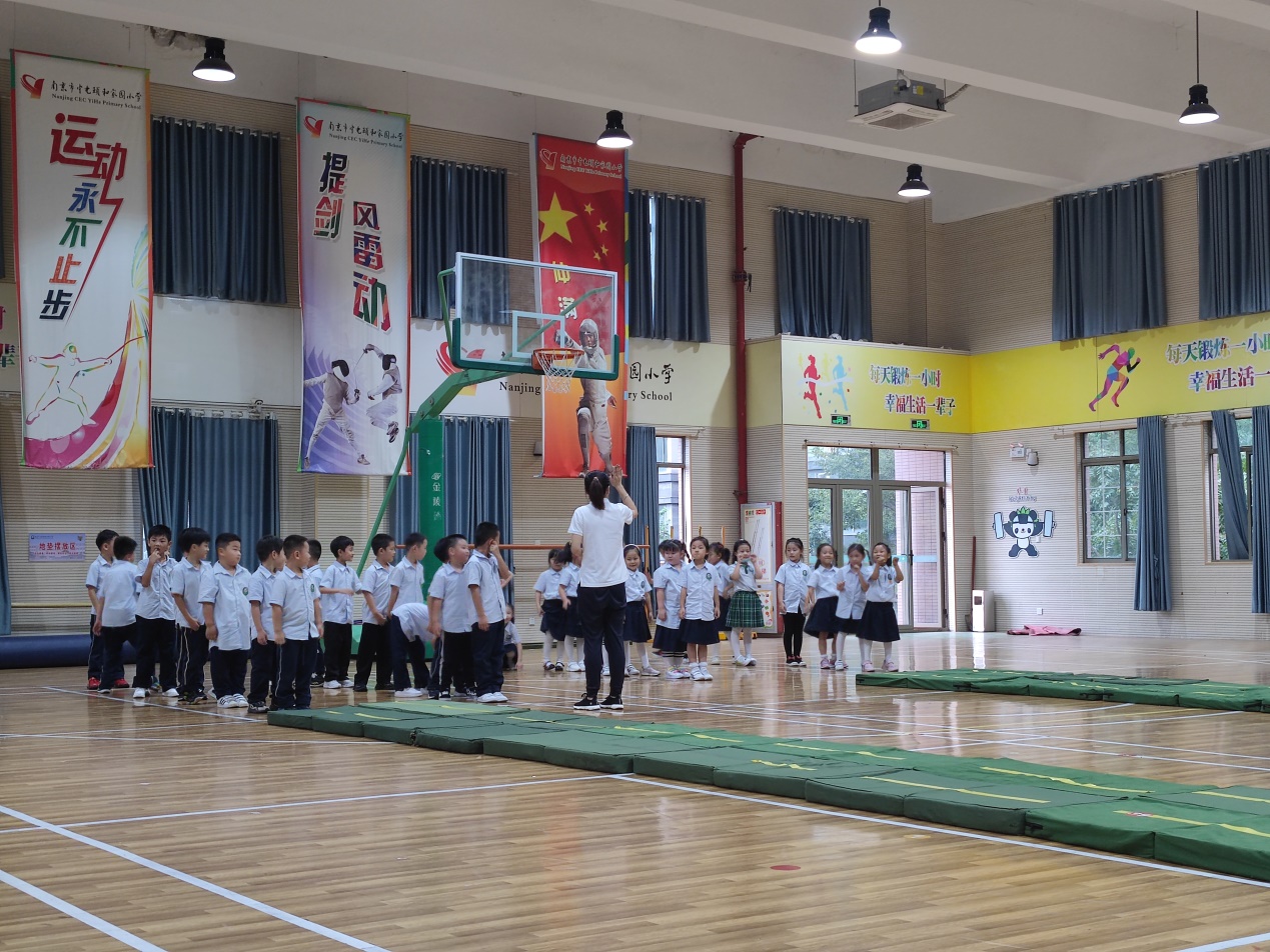 【养正颐小】健身趣味爬 萌娃笑哈哈  ——中电颐和家园小学综合组第三次教研活动