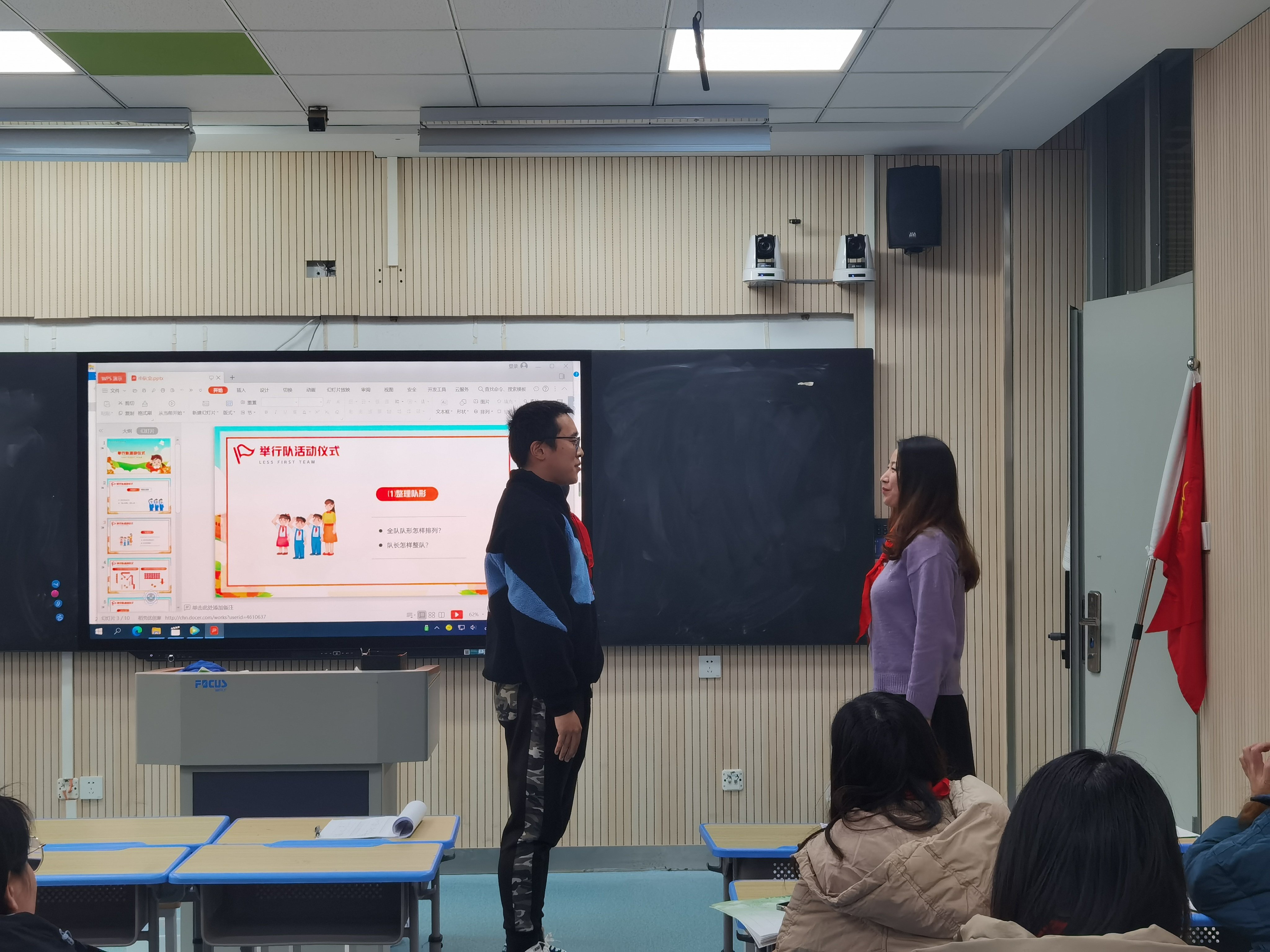 中队仪式活动新闻稿_html_m2b37e46e.jpg