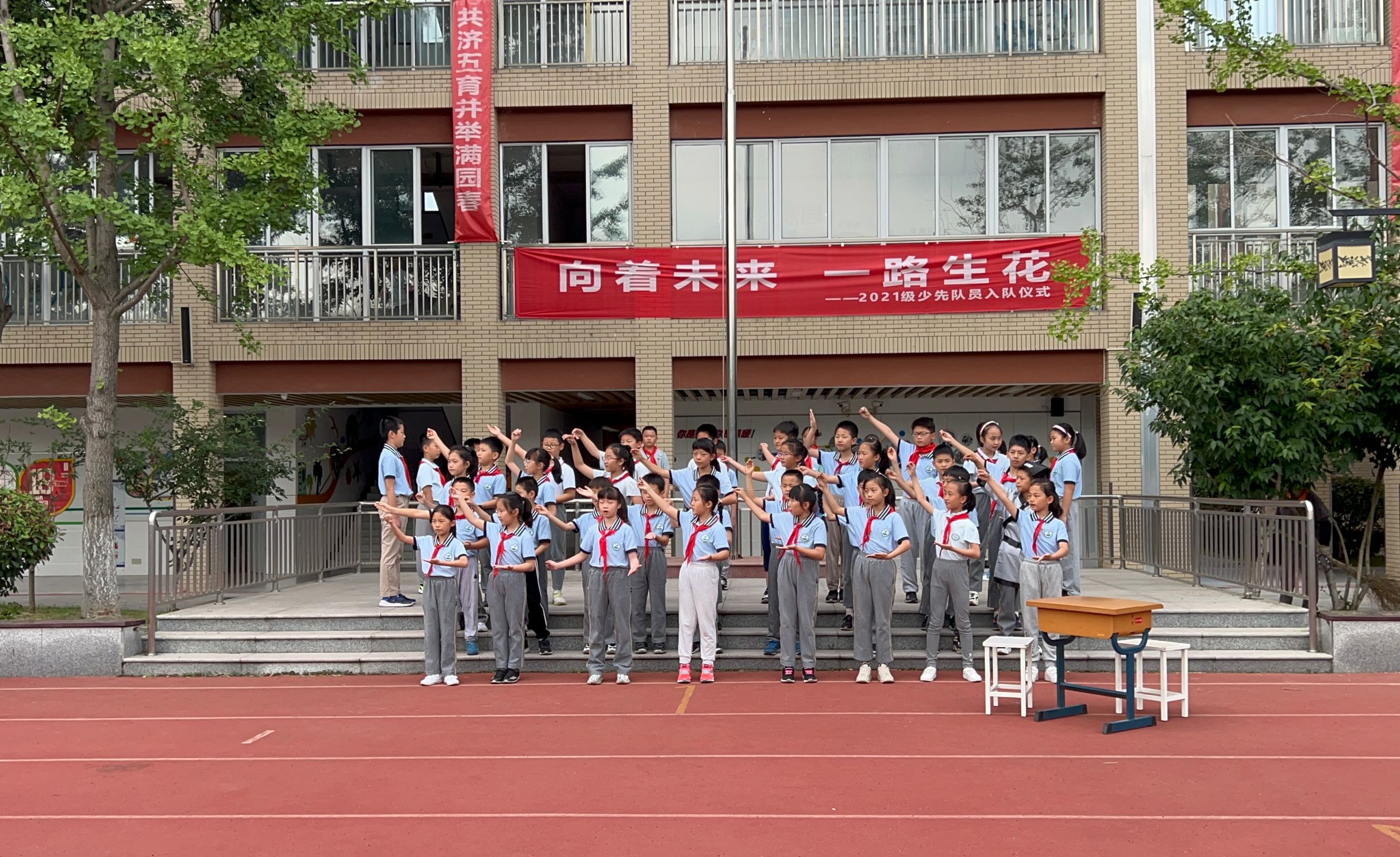 心怀感恩 常行孝举--新闻稿_html_46d330a4.jpg