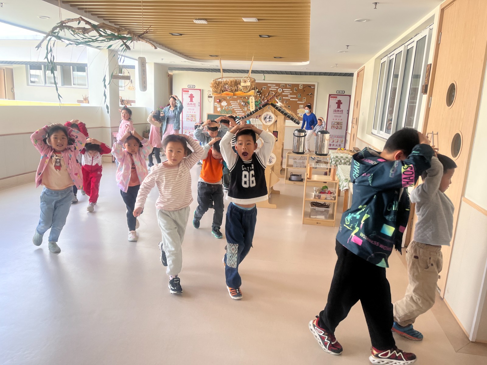 （乐动马幼）【安全第一】防震减灾，筑牢安全防线——马群幼儿园防震应急疏散演练