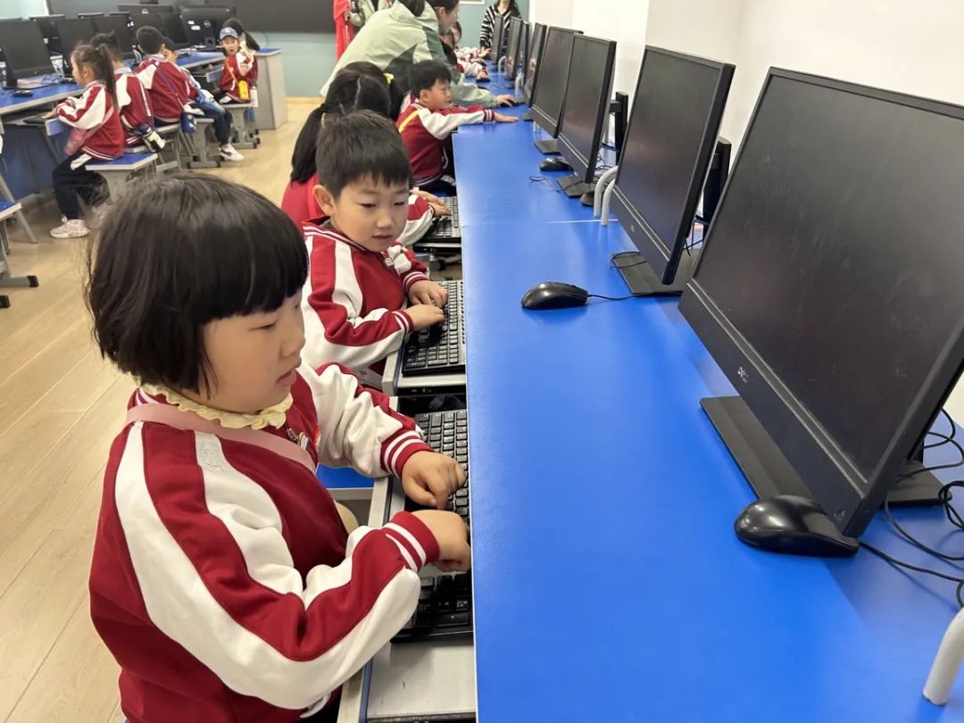 临时_html_56a21500.jpg