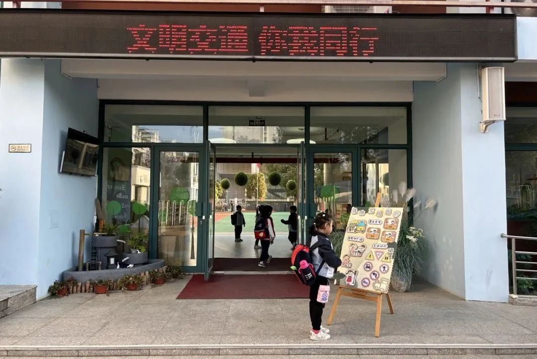 临时_html_m76fd1cbf.jpg
