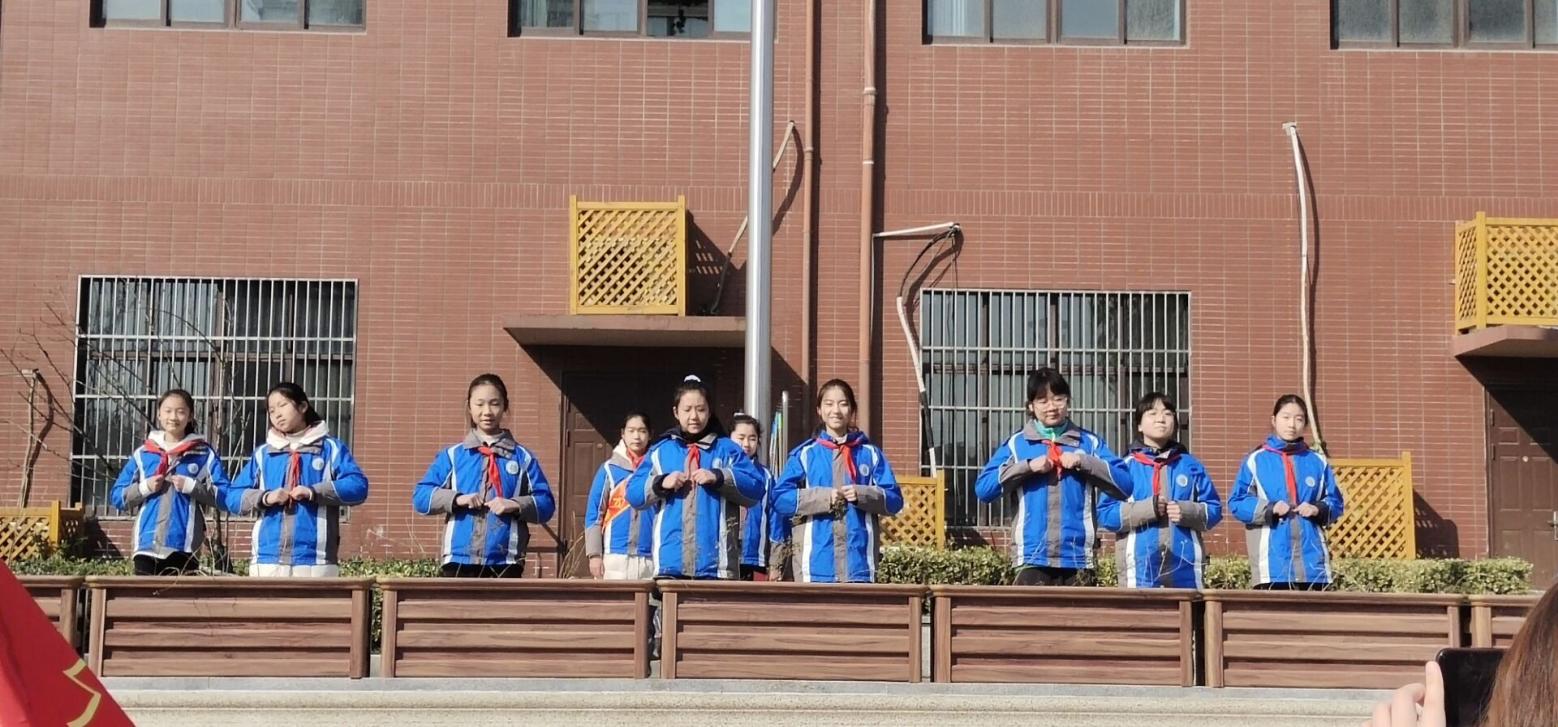 2.21六1文明向未来，做优秀的自己_html_3ee248a1.jpg