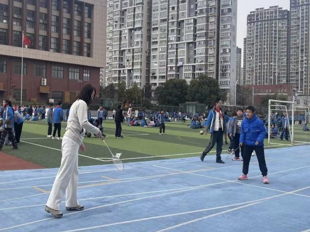 2025.3.4-柏雪-【大爱青秀&middot;德育】导师学子乐翻天 游戏互动绽欢颜_html_m5e95687f.jpg