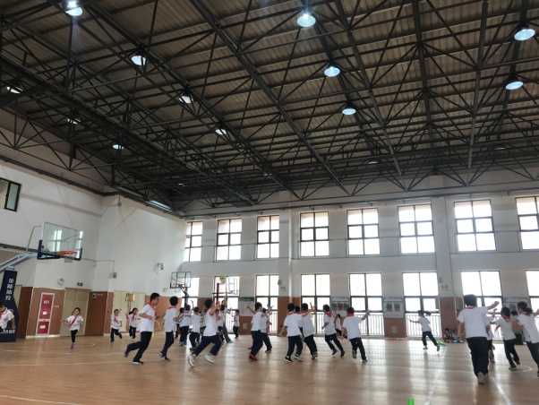 青秀城小学综合组体育校本研修简报 _html_5719d4e3.jpg