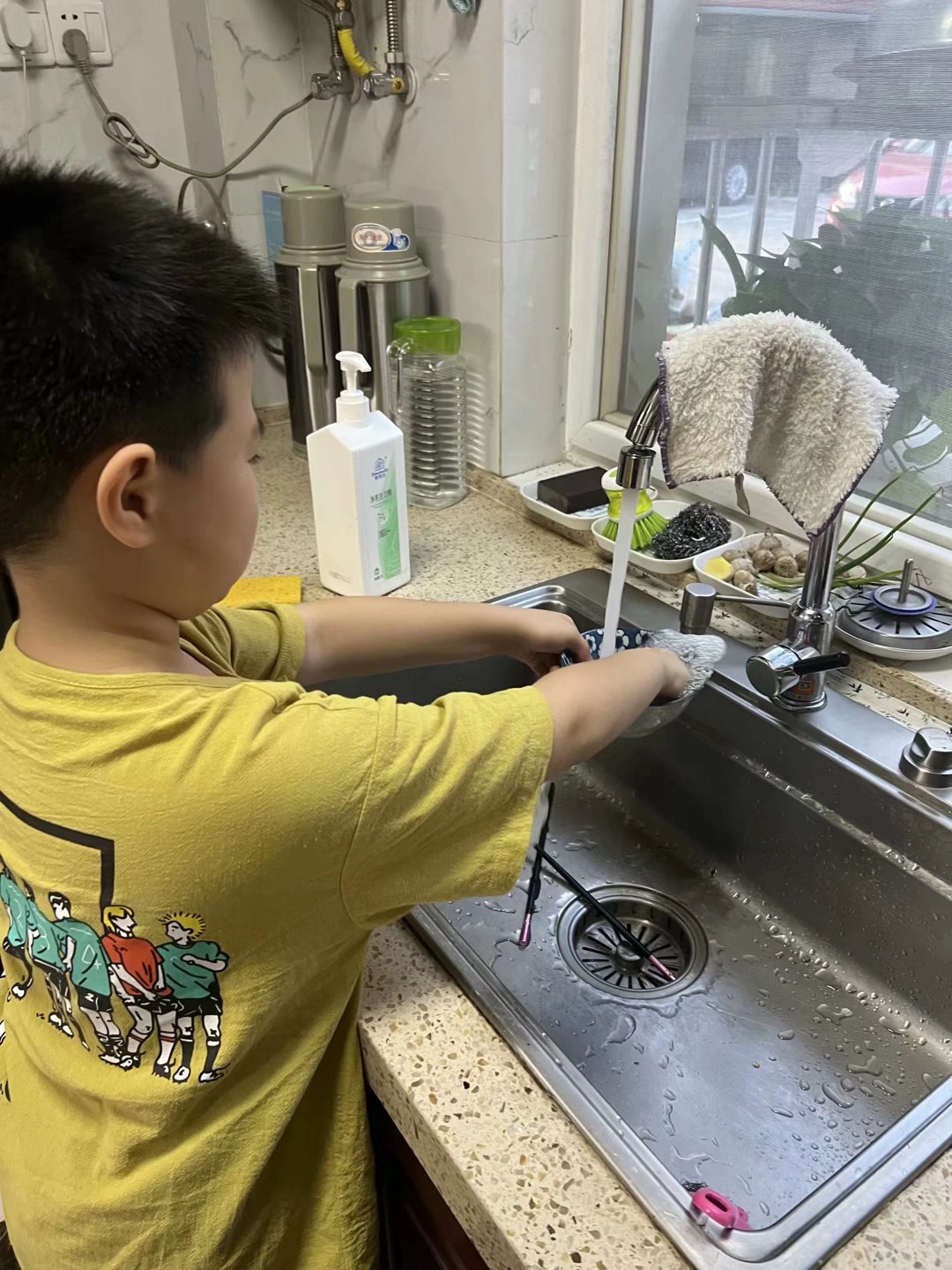朱  婕-2023.8.28【大爱青秀&middot;少先队】劳动砺心智  实践促成长————记“沉浸式”家庭生活“陪伴”课程之暑期劳动月实践_html_m5cd7101.jpg