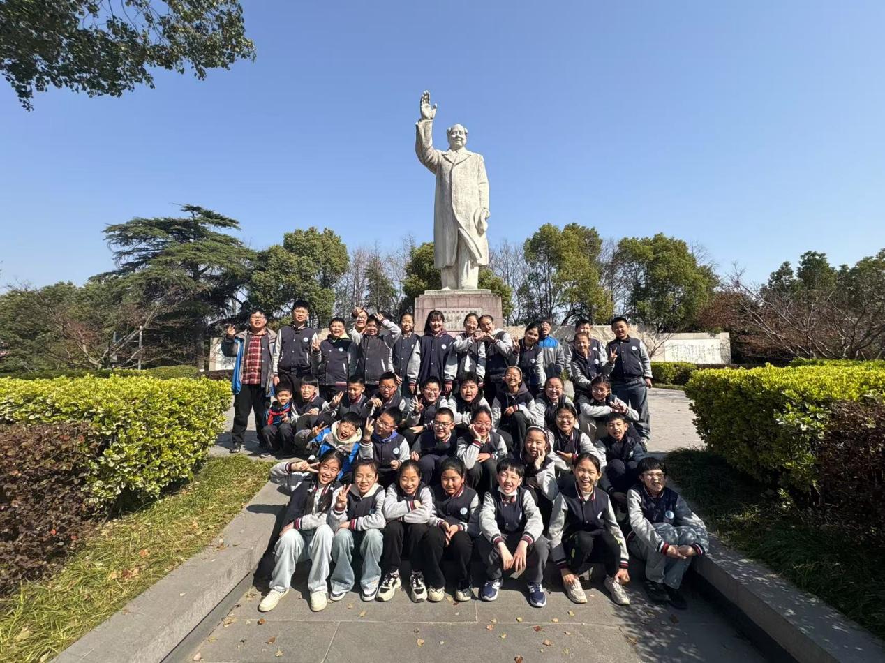 2025.3.24-叶梦瑶-【大爱青秀·德育】揽韵园博园，寻春栖霞山(1)_html_23ae00d5.jpg