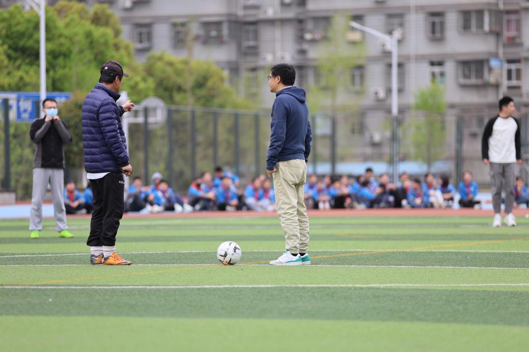 青春跃动绿茵 路队绽放风采——南京市青秀城小学第五届“校长杯”校园足球班级联赛开幕式暨“美丽路队”比赛_html_m564c23a.jpg