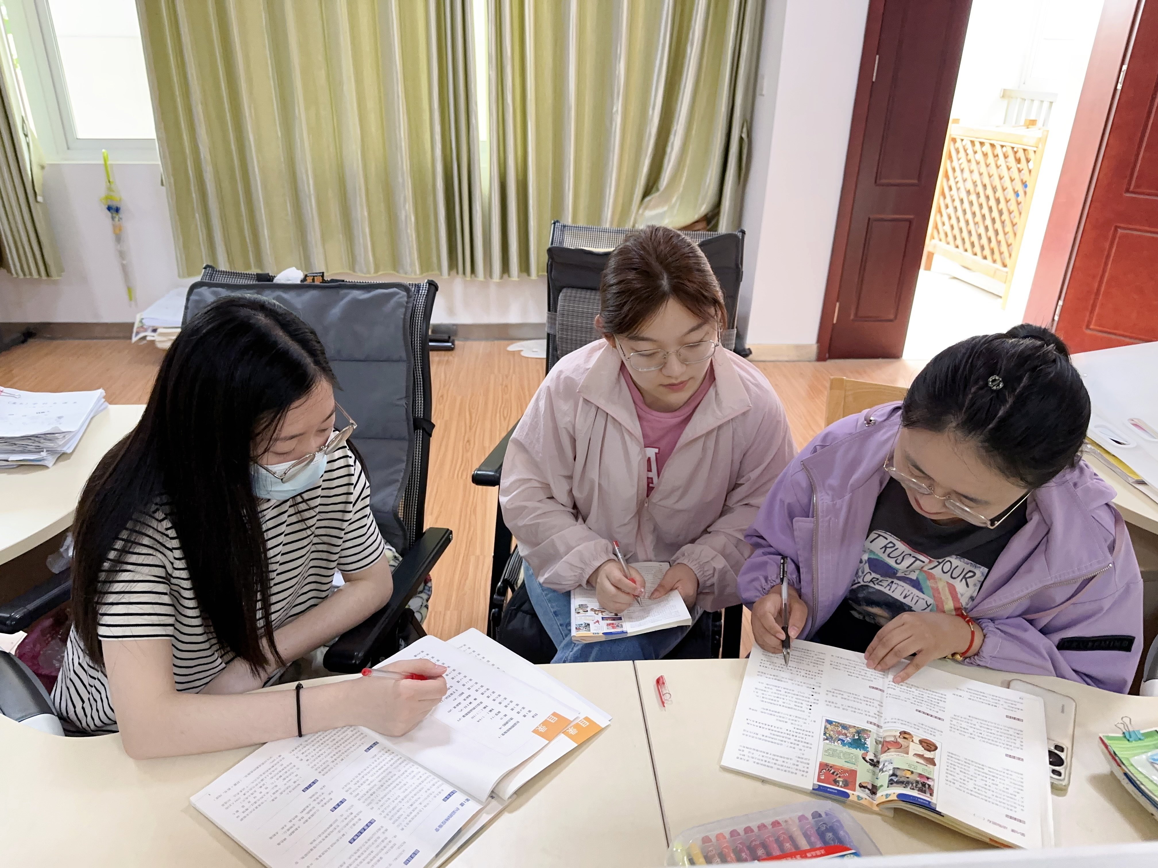 【大爱青秀】“集”思广益 “备”课同行-南京市青秀城小学综合学科集体备课（四）(1)_html_4ce9b868.jpg